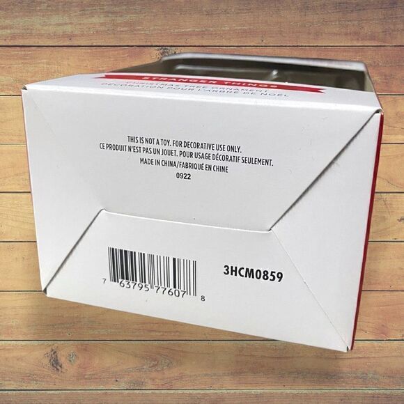 2022 Hallmark STRANGER THINGS VHS Retro Christmas Ornament Netflix Brand New - Picture 7 of 7